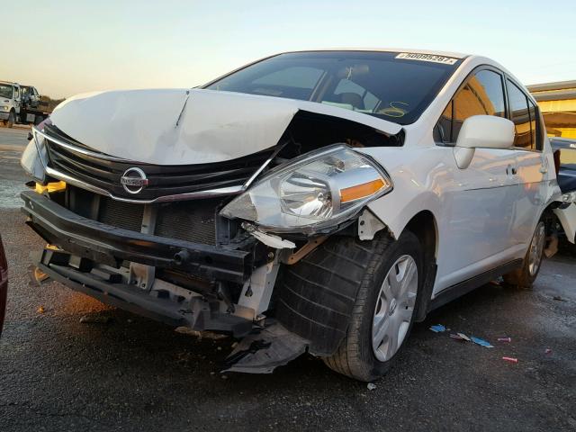 3N1BC1CP0BL437374 - 2011 NISSAN VERSA S WHITE photo 2