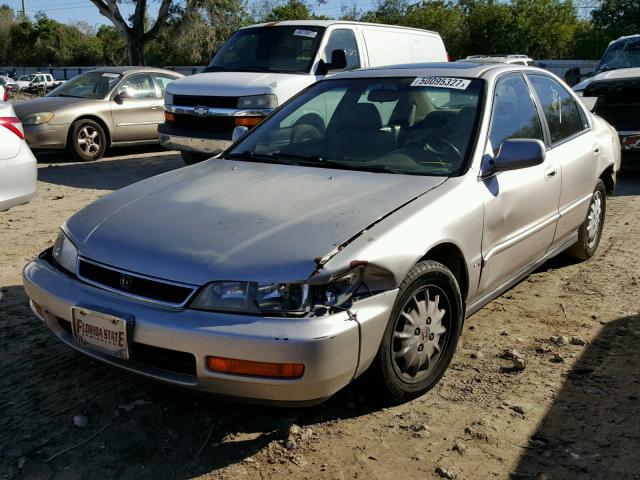 1HGCD5668VA078166 - 1997 HONDA ACCORD EX SILVER photo 2