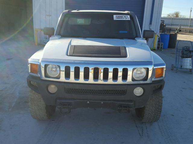 5GTDN136668102785 - 2006 HUMMER H3 WHITE photo 9