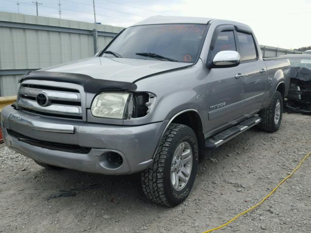 5TBDT44105S473719 - 2005 TOYOTA TUNDRA DOU SILVER photo 2