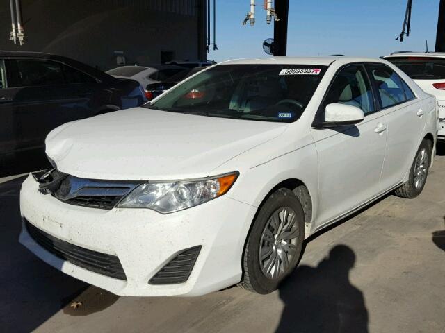 4T1BF1FK4EU418448 - 2014 TOYOTA CAMRY L WHITE photo 2