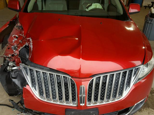 2LMDJ8JK6BBJ09951 - 2011 LINCOLN MKX RED photo 7