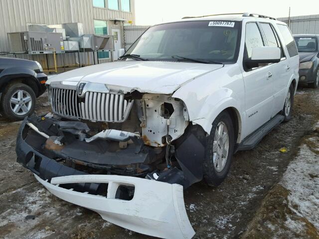 5LMFU28596LJ26108 - 2006 LINCOLN NAVIGATOR WHITE photo 2