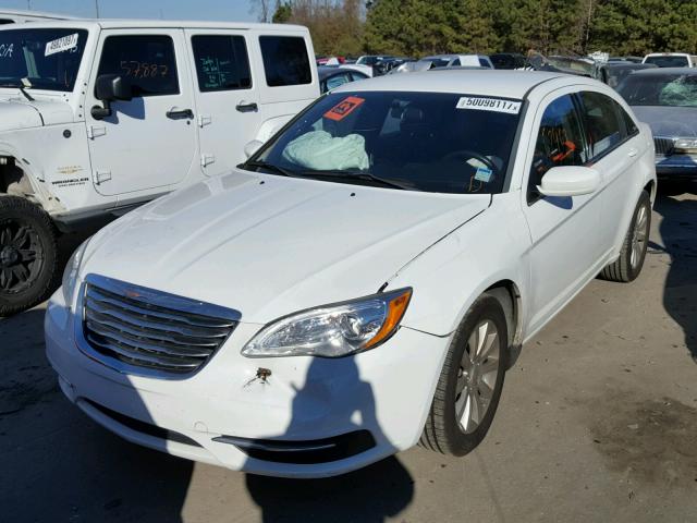 1C3CCBBBXCN288720 - 2012 CHRYSLER 200 TOURIN WHITE photo 2