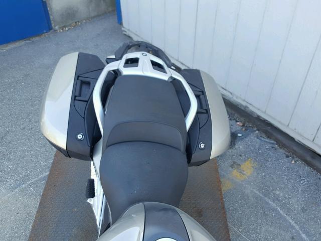 WB10A1306HZ431607 - 2017 BMW R1200 RT SILVER photo 6