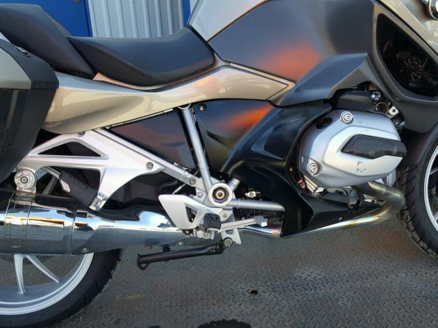 WB10A1306HZ431607 - 2017 BMW R1200 RT SILVER photo 7