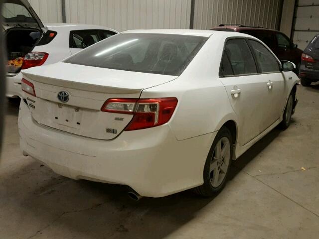 4T1BD1FK1EU130005 - 2014 TOYOTA CAMRY HYBR WHITE photo 4