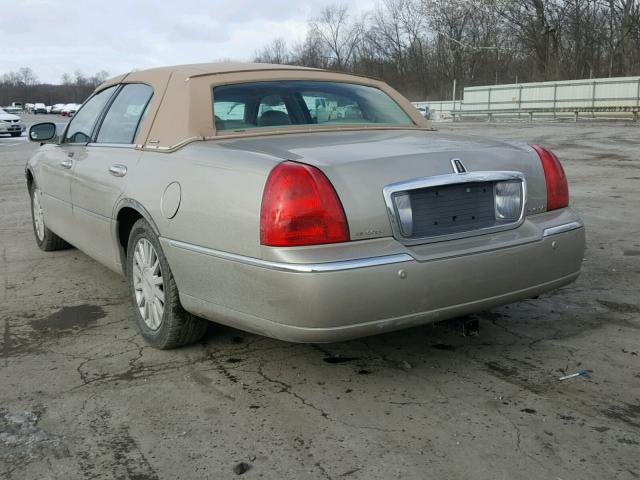 1LNHM81W74Y622140 - 2004 LINCOLN TOWN CAR E TAN photo 3