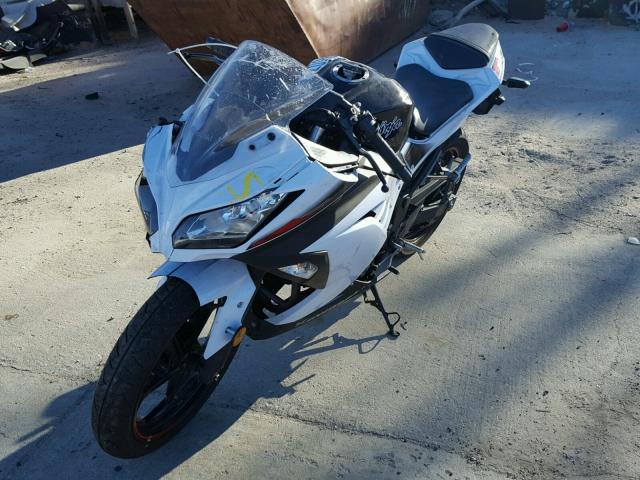 JKAEX8A10EA004908 - 2014 KAWASAKI EX300 A WHITE photo 2