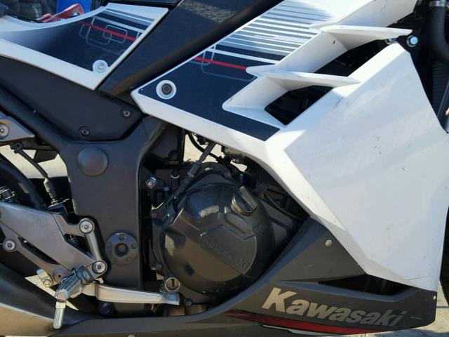 JKAEX8A10EA004908 - 2014 KAWASAKI EX300 A WHITE photo 7