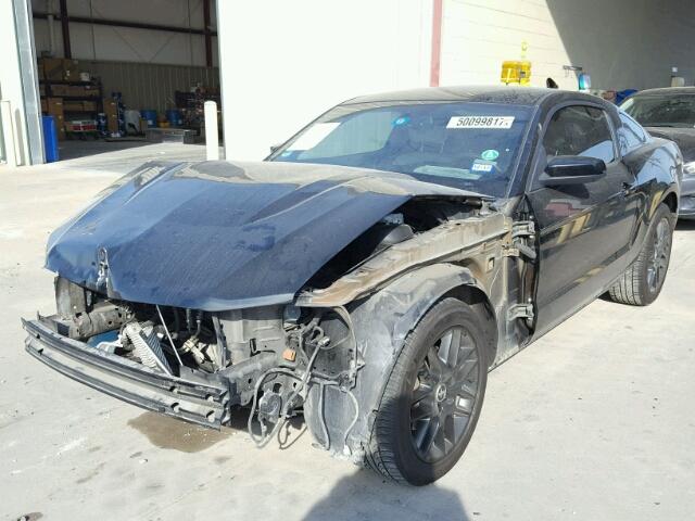 1ZVBP8AM8C5269582 - 2012 FORD MUSTANG BLACK photo 2