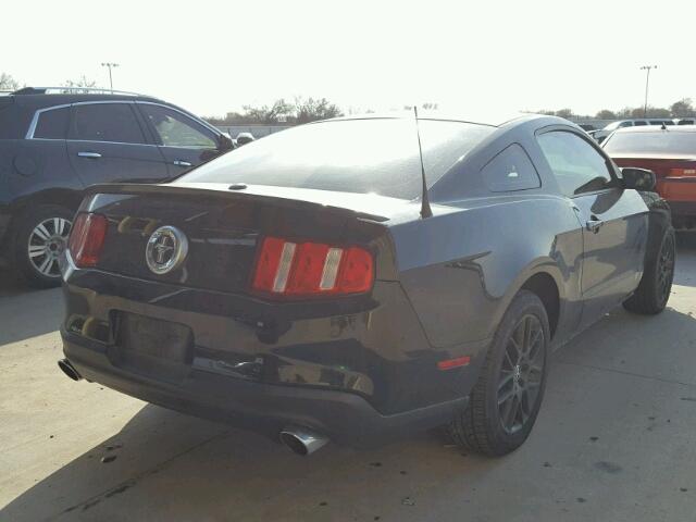 1ZVBP8AM8C5269582 - 2012 FORD MUSTANG BLACK photo 4