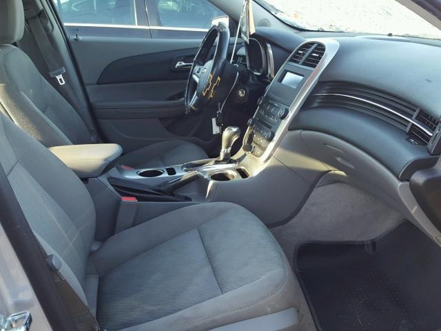 1G11B5SL3FF270664 - 2015 CHEVROLET MALIBU LS 银色 照片 5