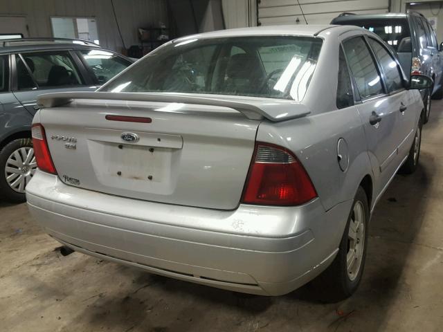 1FAHP34N37W268561 - 2007 FORD FOCUS ZX4 SILVER photo 4