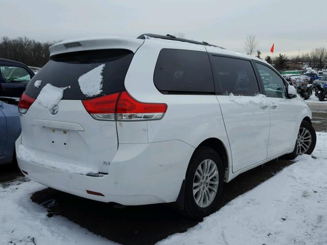 5TDYK3DCXDS372290 - 2013 TOYOTA SIENNA XLE WHITE photo 4