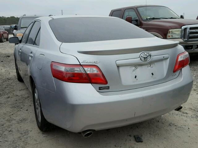 4T1BK46KX8U065988 - 2008 TOYOTA CAMRY LE SILVER photo 3