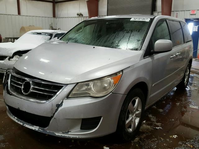 2V8HW34119R517661 - 2009 VOLKSWAGEN ROUTAN SE SILVER photo 2