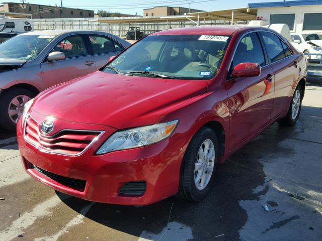 4T1BF3EK1BU702550 - 2011 TOYOTA CAMRY BASE RED photo 2