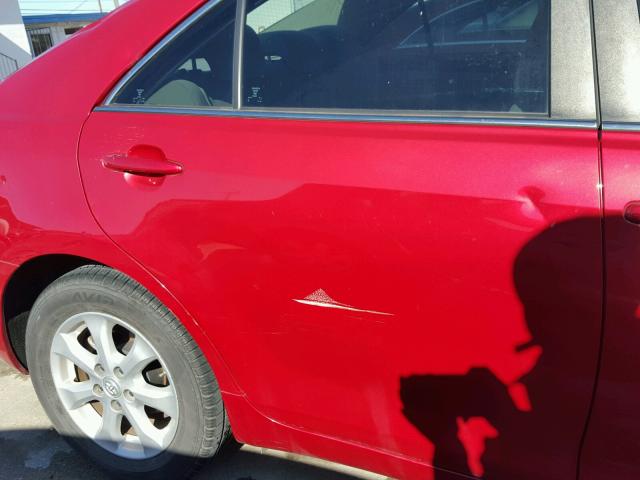 4T1BF3EK1BU702550 - 2011 TOYOTA CAMRY BASE RED photo 9