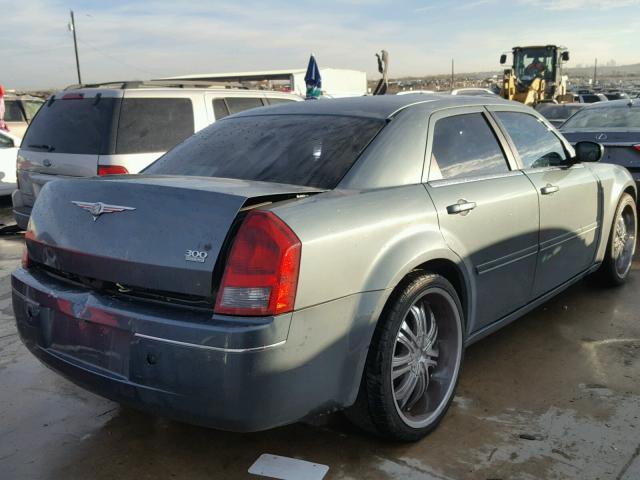 2C3JA53GX5H108219 - 2005 CHRYSLER 300 TOURIN GRAY photo 4