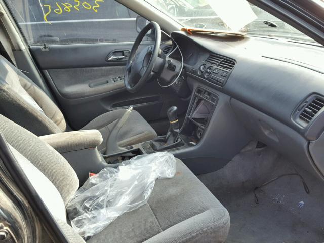 1HGCD5531VA031682 - 1997 HONDA ACCORD LX BLACK photo 5