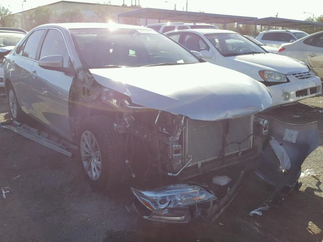 4T1BF1FK6HU379592 - 2017 TOYOTA CAMRY LE ვერცხლისფერი ფოტო 1