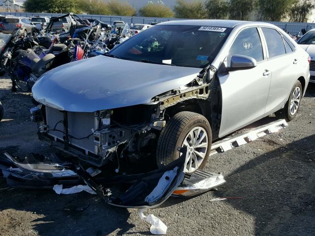 4T1BF1FK6HU379592 - 2017 TOYOTA CAMRY LE SILVER photo 2