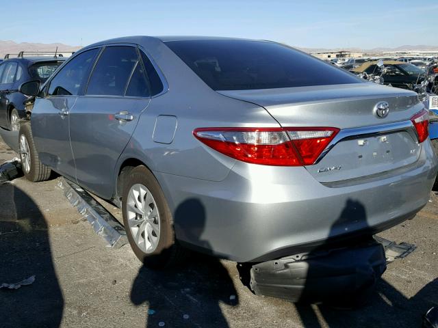 4T1BF1FK6HU379592 - 2017 TOYOTA CAMRY LE ვერცხლისფერი ფოტო 3