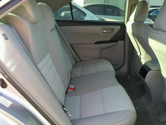 4T1BF1FK6HU379592 - 2017 TOYOTA CAMRY LE ვერცხლისფერი ფოტო 6