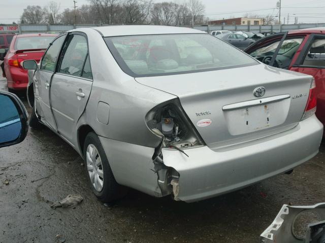 4T1BE32K05U500049 - 2005 TOYOTA CAMRY LE SILVER photo 3