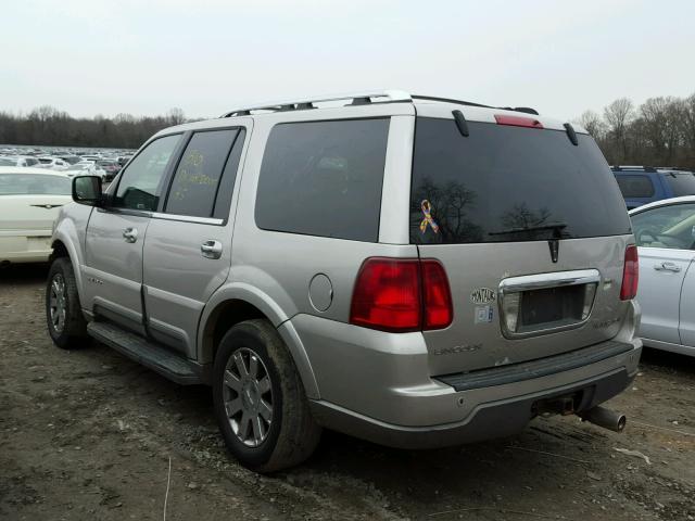 5LMFU28RX3LJ22390 - 2003 LINCOLN NAVIGATOR SILVER photo 3