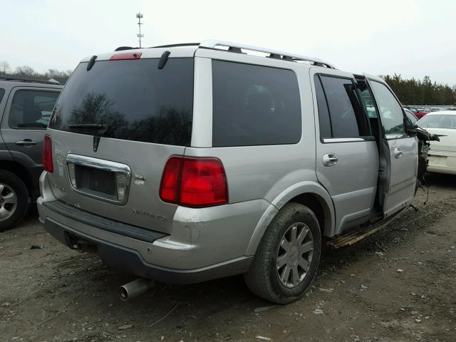 5LMFU28RX3LJ22390 - 2003 LINCOLN NAVIGATOR SILVER photo 4