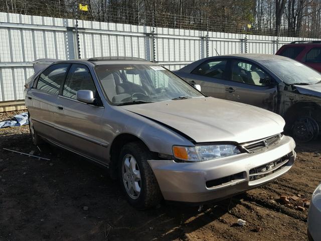 1HGCD5562VA037422 - 1997 HONDA ACCORD EX GOLD photo 1