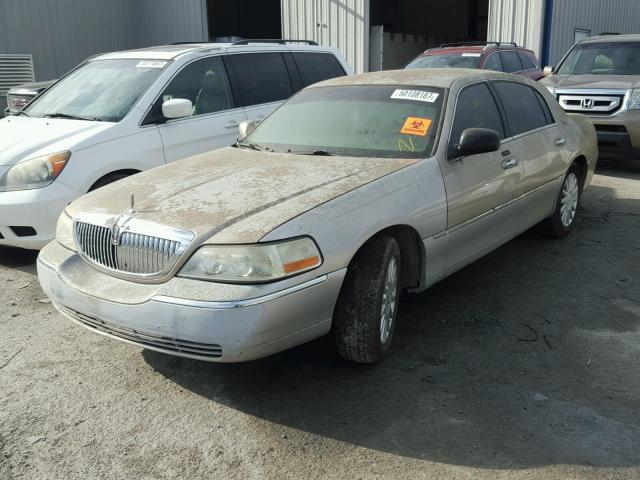 1LNHM82W45Y631670 - 2005 LINCOLN TOWN CAR S BEIGE photo 2