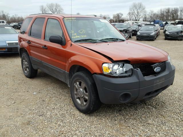 1FMYU02Z35KC22073 - 2005 FORD ESCAPE XLS ORANGE photo 1