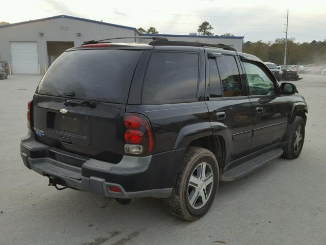 1GNDT13S552146716 - 2005 CHEVROLET TRAILBLAZE BLACK photo 4