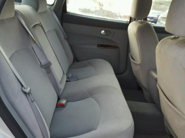 2G4WC532651293020 - 2005 BUICK LACROSSE C SILVER photo 6