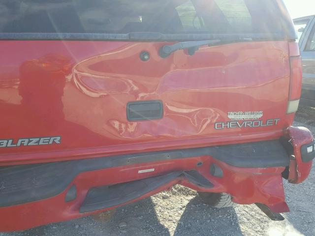 1GNDT13W9W2255961 - 1998 CHEVROLET BLAZER RED photo 9