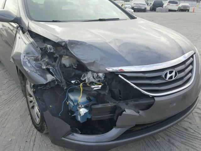 5NPEB4AC7DH508460 - 2013 HYUNDAI SONATA GLS GRAY photo 9