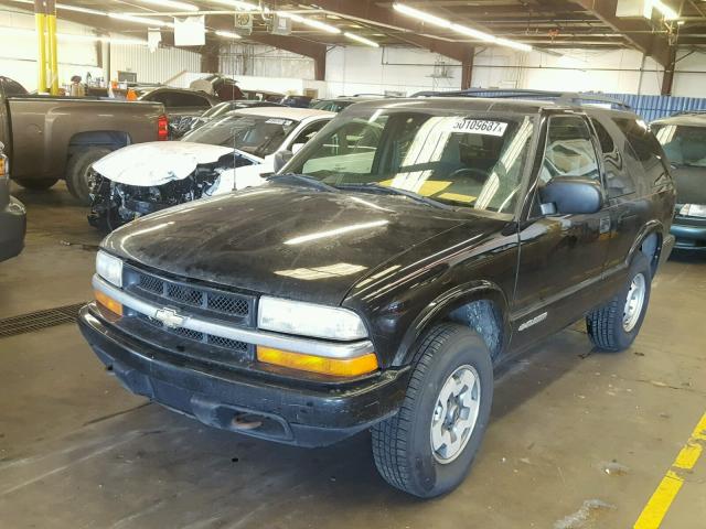 1GNCT18W82K217667 - 2002 CHEVROLET BLAZER BLACK photo 2