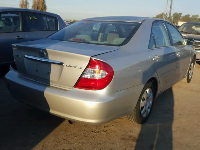 4T1BE32K14U802299 - 2004 TOYOTA CAMRY LE 银色 照片 4