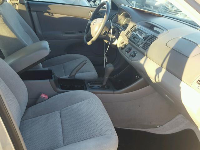 4T1BE32K14U802299 - 2004 TOYOTA CAMRY LE 银色 照片 5
