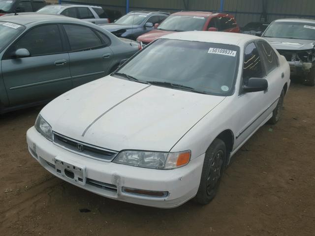 1HGCD5630VA197206 - 1997 HONDA ACCORD LX WHITE photo 2