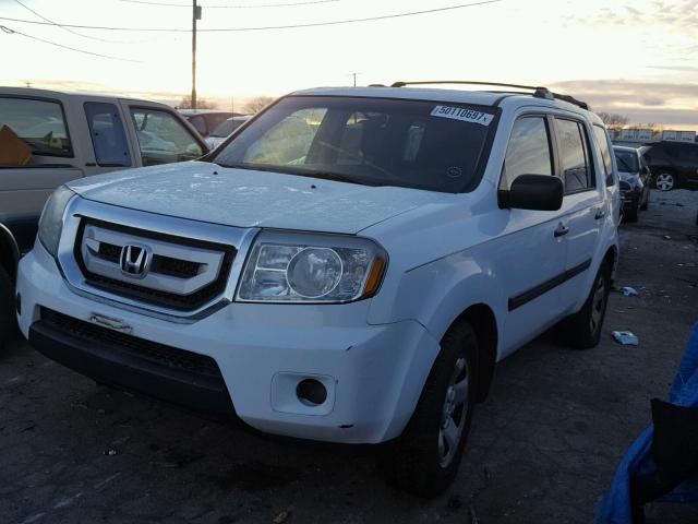 5FNYF38279B004649 - 2009 HONDA PILOT LX WHITE photo 2