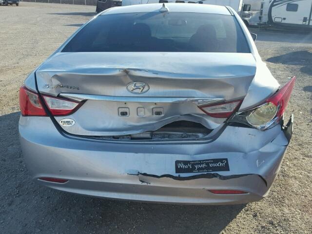 5NPEB4AC2DH685174 - 2013 HYUNDAI SONATA GLS SILVER photo 9