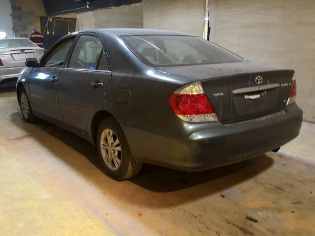 4T1BF30K05U109628 - 2005 TOYOTA CAMRY LE GRAY photo 3