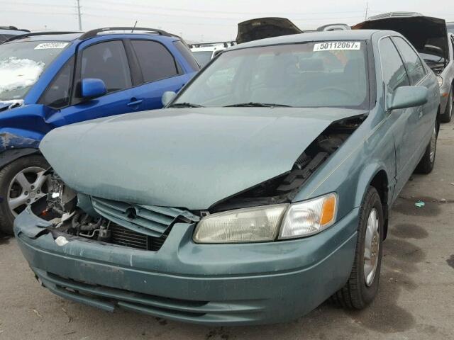 4T1BG22KXVU066601 - 1997 TOYOTA CAMRY CE GREEN photo 2