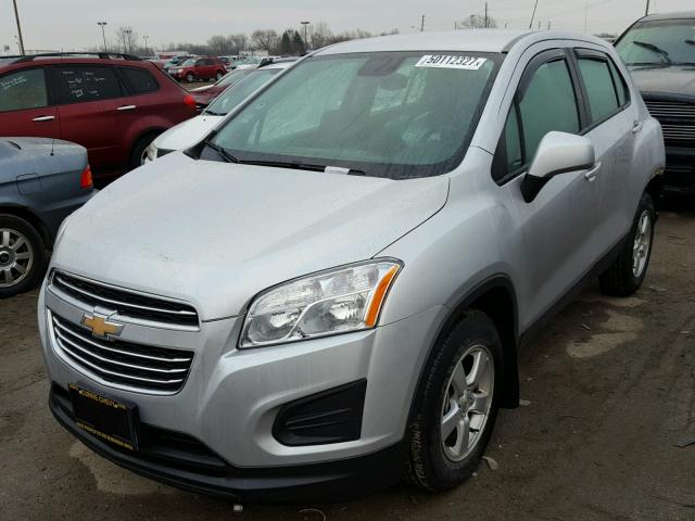 KL7CJNSB6GB619123 - 2016 CHEVROLET TRAX LS SILVER photo 2