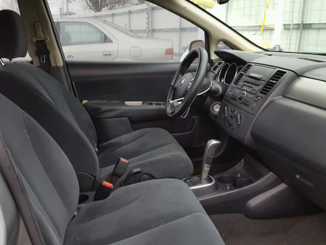 3N1BC1AP9AL416248 - 2010 NISSAN VERSA S GRAY photo 5