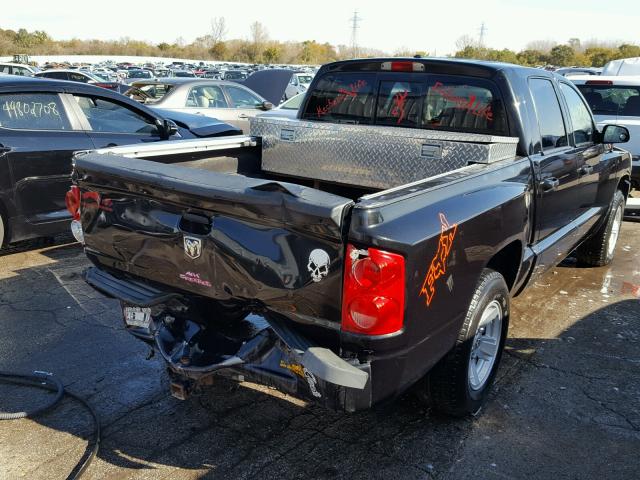 1D7HE48N88S581409 - 2008 DODGE DAKOTA QUA BLACK photo 4